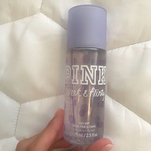 VS Pink “sweet & flirty” body mist 💕